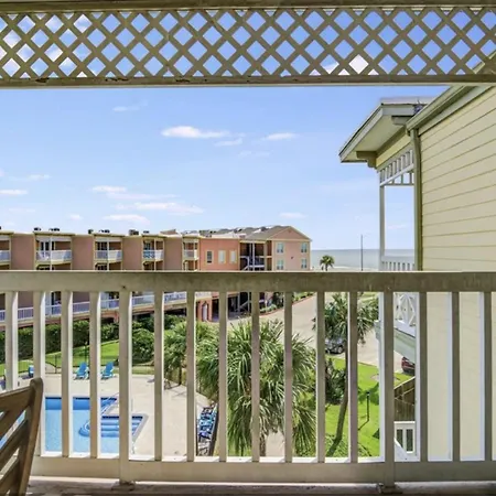 Ocean & Pool Views Top Floor - Shoreline Stays 03